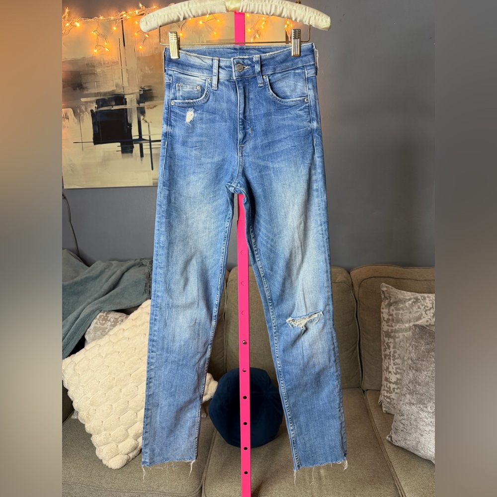 H&M Slim Ankle High Waist Jeans Light Wash Distressed Raw Hem Size 26